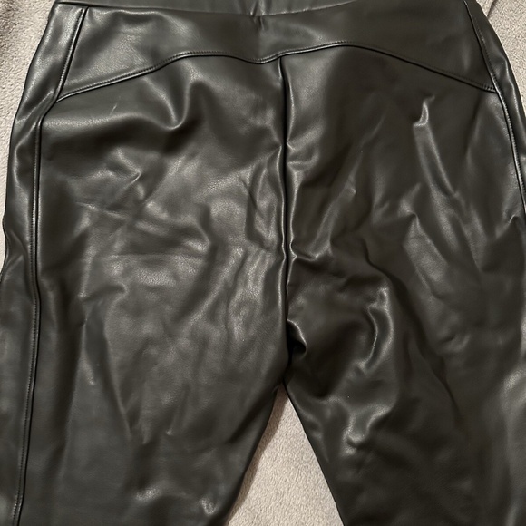 Chico’s black faux No Pocket leather pants vegan - Picture 4 of 4